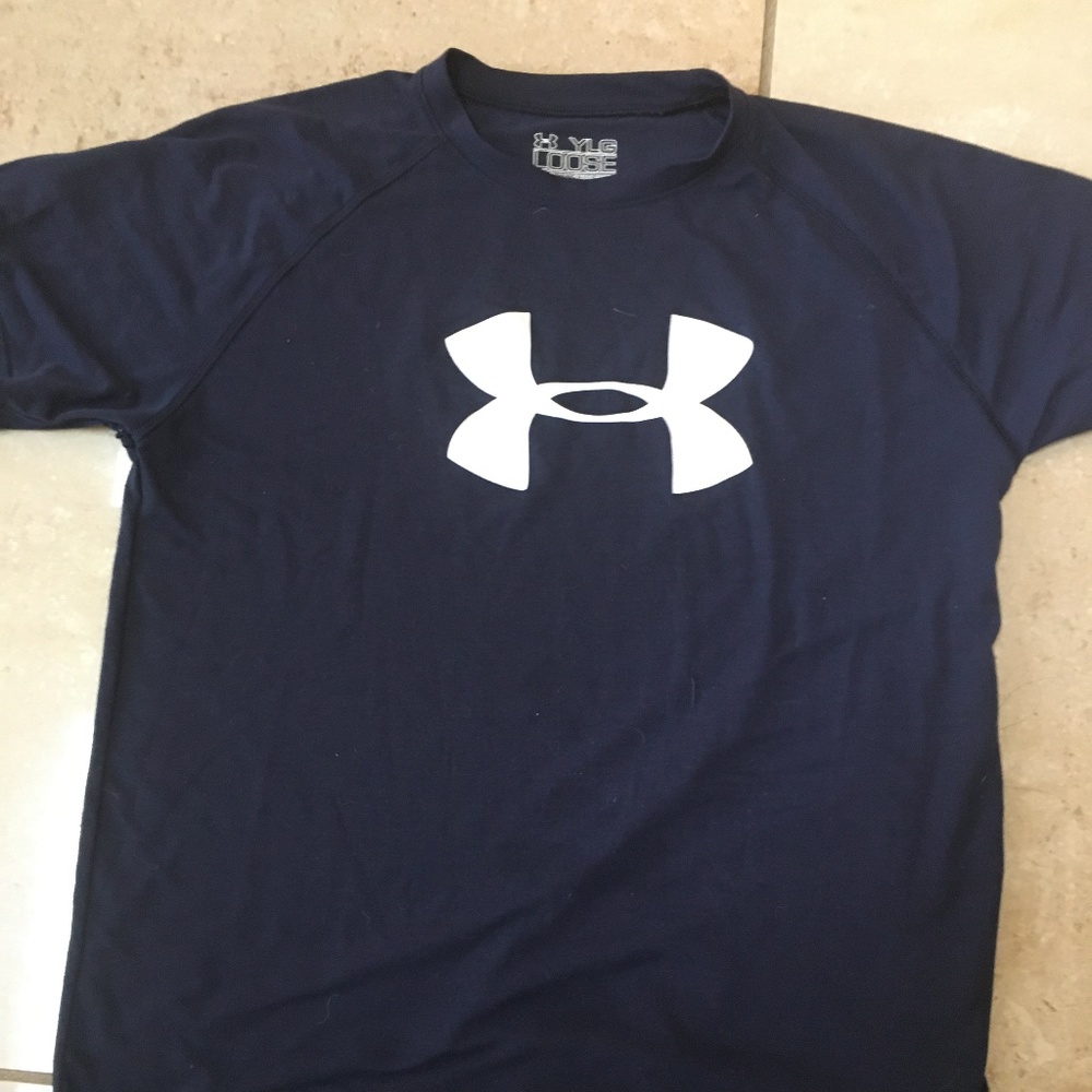 Under Amor size: youth large navy